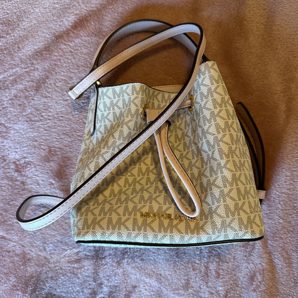 Michael Kors Pink Logo Drawstring Crossbody Bucket Bag - Picture 2 of 4